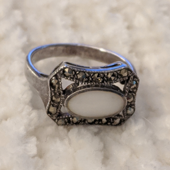 GORGEOUS Antique/Vintage 1950's Sterling Silver Ring with Real Diamonds - Picture 14 of 16